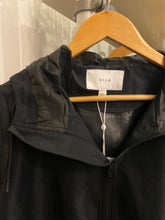 Carregar imagem no visualizador da galeria, Parka preta capuz Vitally