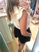 Carregar imagem no visualizador da galeria, Blusa pérola bordada