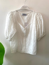 Carregar imagem no visualizador da galeria, Blusa manga balão bordado inglês Naf Naf