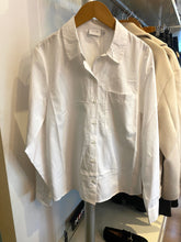 Carregar imagem no visualizador da galeria, Camisa branca com bolso Vidarma