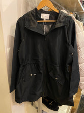 Carregar imagem no visualizador da galeria, Parka preta capuz Vitally