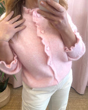 Carregar imagem no visualizador da galeria, Casaco de malha rosa com botões coração