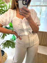 Carregar imagem no visualizador da galeria, Blusa manga balão bordado inglês Naf Naf