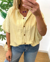 Carregar imagem no visualizador da galeria, Camisa oversize riscas