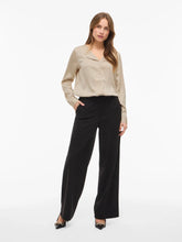 Carregar imagem no visualizador da galeria, Blusa acetinada Viellette beje