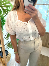 Carregar imagem no visualizador da galeria, Blusa manga balão bordado inglês Naf Naf