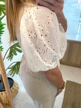Carregar imagem no visualizador da galeria, Blusa manga balão bordado inglês Naf Naf
