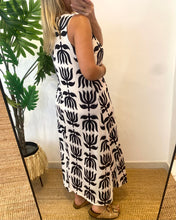 Carregar imagem no visualizador da galeria, Vestido comprido malha fria estampa túlipas