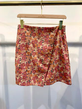 Carregar imagem no visualizador da galeria, Saia bombazina florzinhas