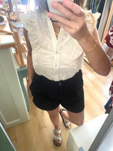 Carregar imagem no visualizador da galeria, Blusa pérola bordada