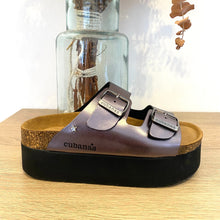 Carregar imagem no visualizador da galeria, Chinelo Cubanas prateado plataforma com fivelas