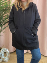 Carregar imagem no visualizador da galeria, Parka preta capuz Vitally