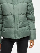 Carregar imagem no visualizador da galeria, Casaco acolchoado capuz verde Vimilja