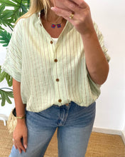 Carregar imagem no visualizador da galeria, Camisa oversize riscas