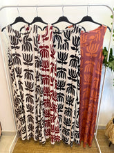 Carregar imagem no visualizador da galeria, Vestido comprido malha fria estampa túlipas