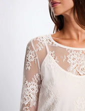 Carregar imagem no visualizador da galeria, Blusa Morgan renda branca