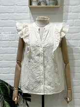Carregar imagem no visualizador da galeria, Blusa pérola bordada