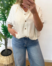Carregar imagem no visualizador da galeria, Camisa oversize riscas