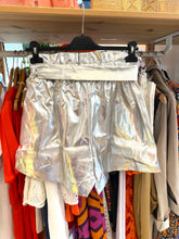 Carregar imagem no visualizador da galeria, Calções com cinto prateados