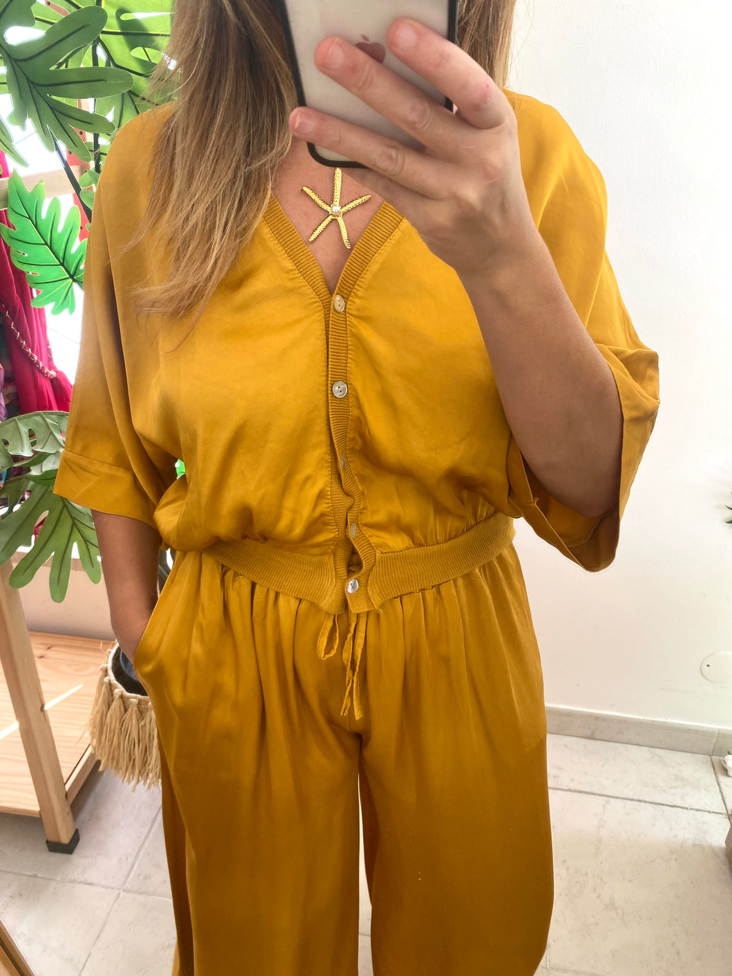 Kimono acetinado botões mostarda
