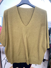 Carregar imagem no visualizador da galeria, Camisola de malha oversize azeitona
