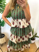 Carregar imagem no visualizador da galeria, Vestido estampado folhos verde
