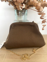 Carregar imagem no visualizador da galeria, Clutch malha lisa castanho
