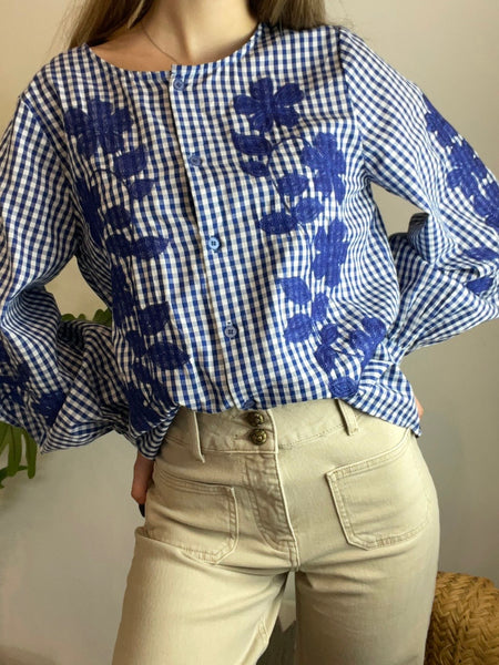 Camisa quadradinhos azul bordada