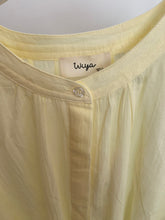 Carregar imagem no visualizador da galeria, Camisa oversize decote redondo amarelo

