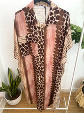 Carregar imagem no visualizador da galeria, Vestido camisa estampa tartaruga rosa
