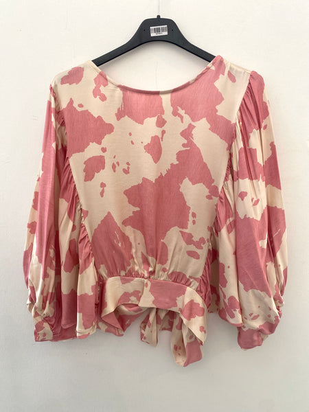 Blusa padrão vaca rosa
