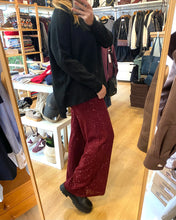 Carregar imagem no visualizador da galeria, Calças de lantejoulas Bordeaux
