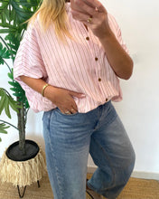 Carregar imagem no visualizador da galeria, Camisa oversize riscas
