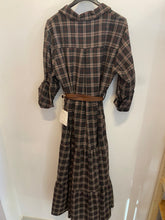 Carregar imagem no visualizador da galeria, Vestido camisa quadrados com cinto cinza escuro
