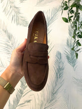 Carregar imagem no visualizador da galeria, Mocassim camurça castanho Ruika
