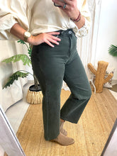 Carregar imagem no visualizador da galeria, Calça straight sarja kaki
