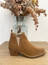 Carregar imagem no visualizador da galeria, Botim de camurça camel Ruika
