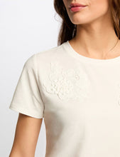 Carregar imagem no visualizador da galeria, T-shirt branca com flores Morgan
