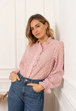 Carregar imagem no visualizador da galeria, Camisa relevo rosa
