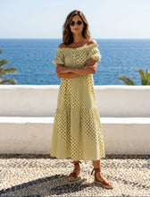 Carregar imagem no visualizador da galeria, Vestido comprido bolinhas amarelo

