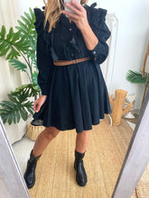 Carregar imagem no visualizador da galeria, Vestido bombazina folhos c/cinto preto
