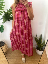 Carregar imagem no visualizador da galeria, Vestido gola franzida palmeiras rosa e vermelho
