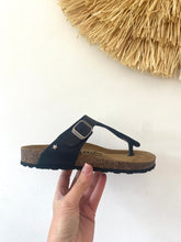 Carregar imagem no visualizador da galeria, Chinelo comporta preto Cubanas

