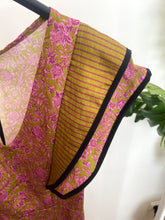 Carregar imagem no visualizador da galeria, Vestido vintage com folho rosa
