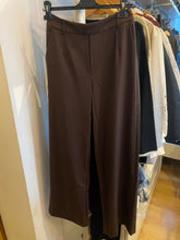 Carregar imagem no visualizador da galeria, Calça clássica castanha Vivarone
