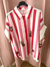 Carregar imagem no visualizador da galeria, Camisa riscas rosa ananás
