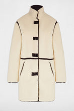 Carregar imagem no visualizador da galeria, Casaco de pêlo branco Morgan
