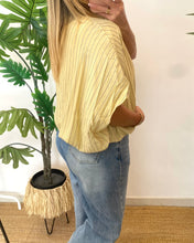 Carregar imagem no visualizador da galeria, Camisa oversize riscas
