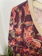 Carregar imagem no visualizador da galeria, Vestido malha fria estampado flores bordeaux

