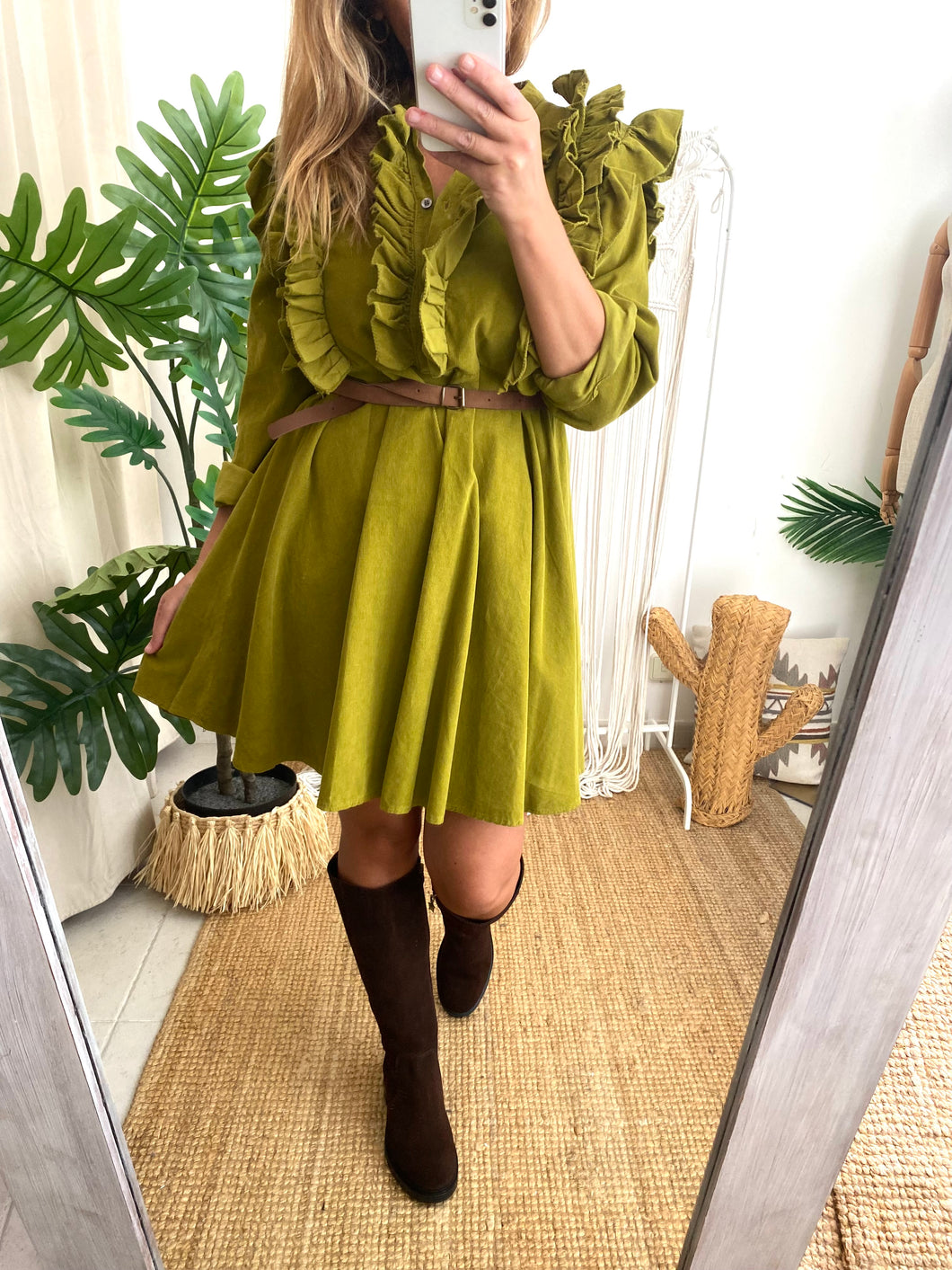 Vestido bombazina folhos c/cinto verde oliva